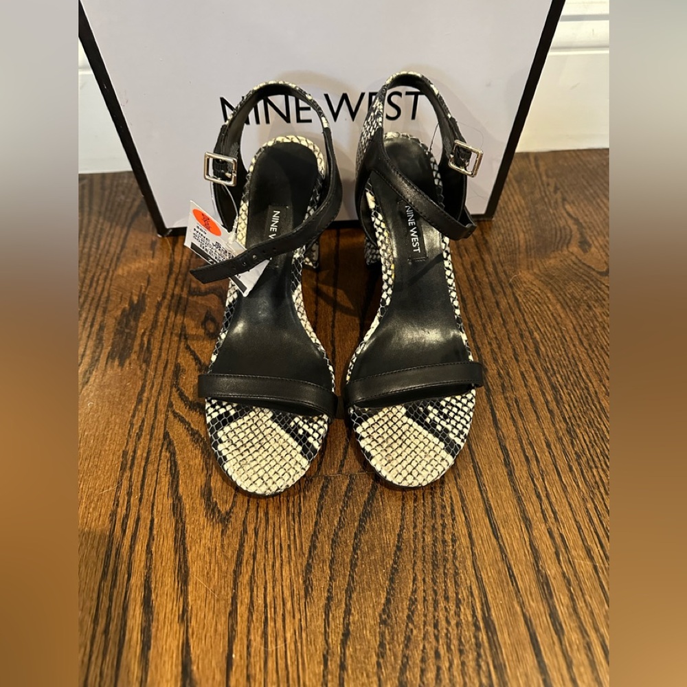 NWT Nine West Snakeskin Block Strappy Heels Size 7.5